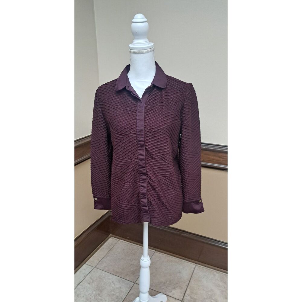 Chico’s Burgundy Textured Button-Up– Size 2P (US Large Petite)- classic, elegant